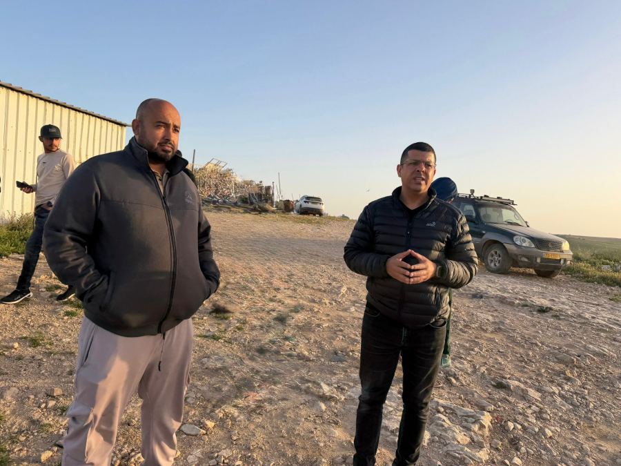 صووين: الهواشلة يزور القرية ويحذّر مرة أخرى من غياب الملاجئ في النقب